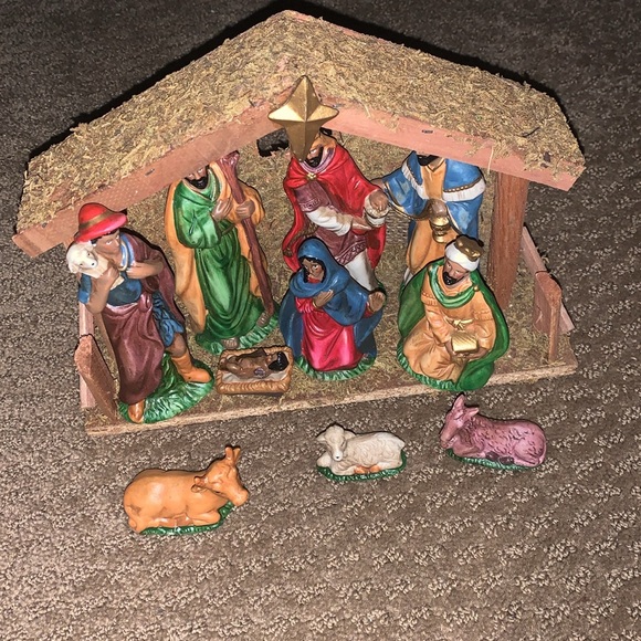 11 piece Porcelain Nativity Set - Picture 5 of 15